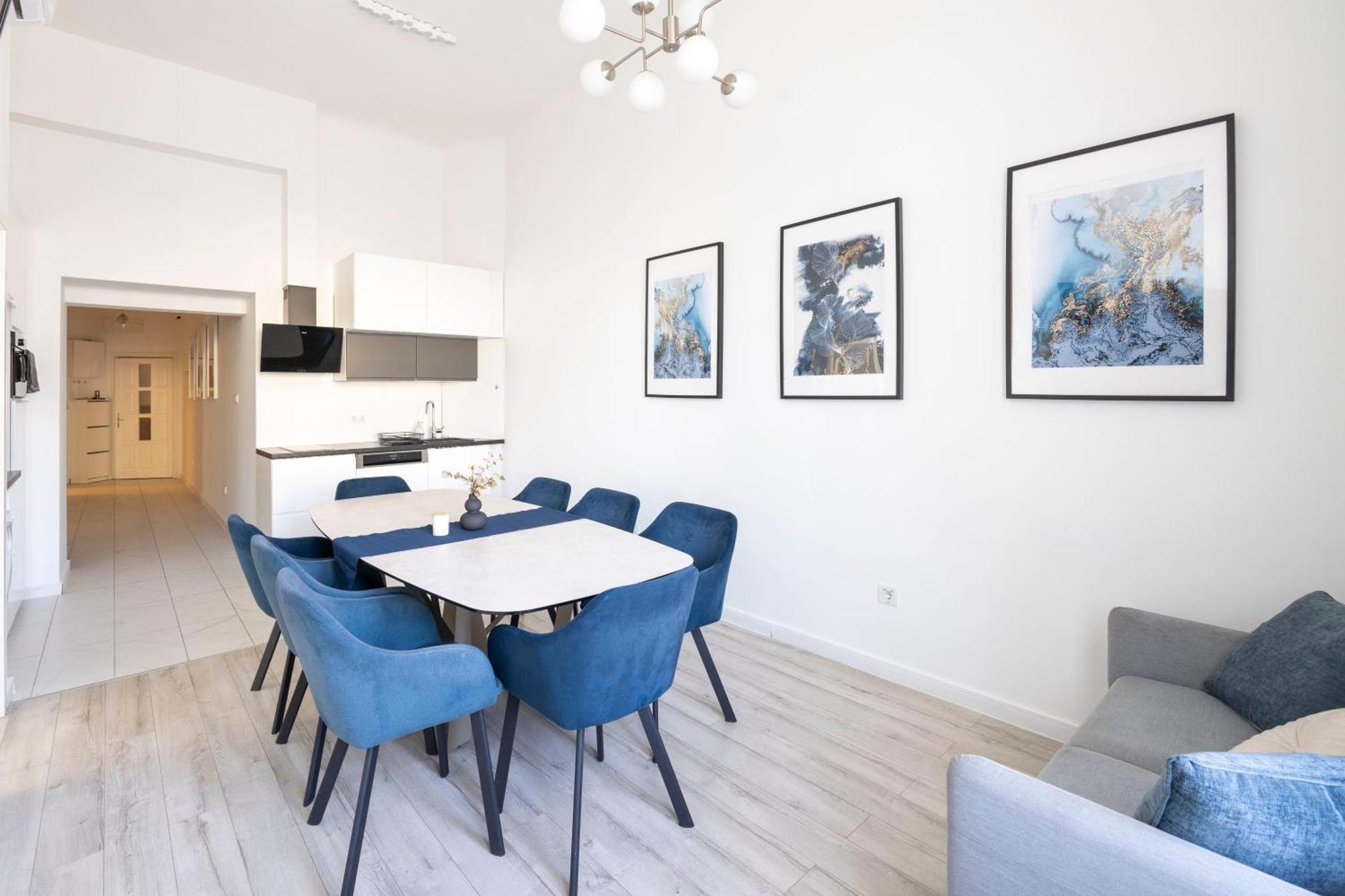 Apartment Deluxe Grand W/ 5 Bedrms *