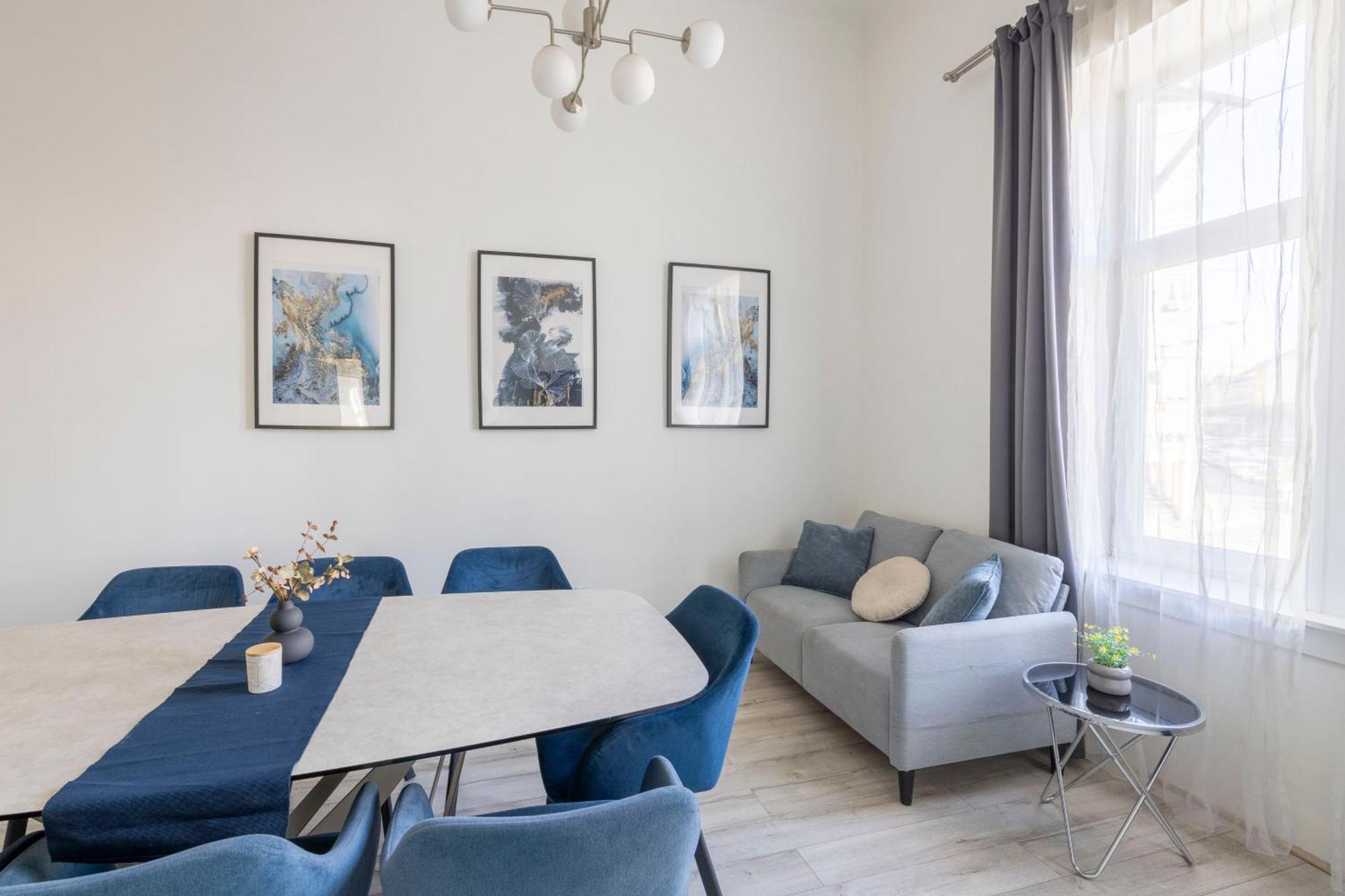Deluxe Grand W/ 5 Bedrms Apartment Budapest